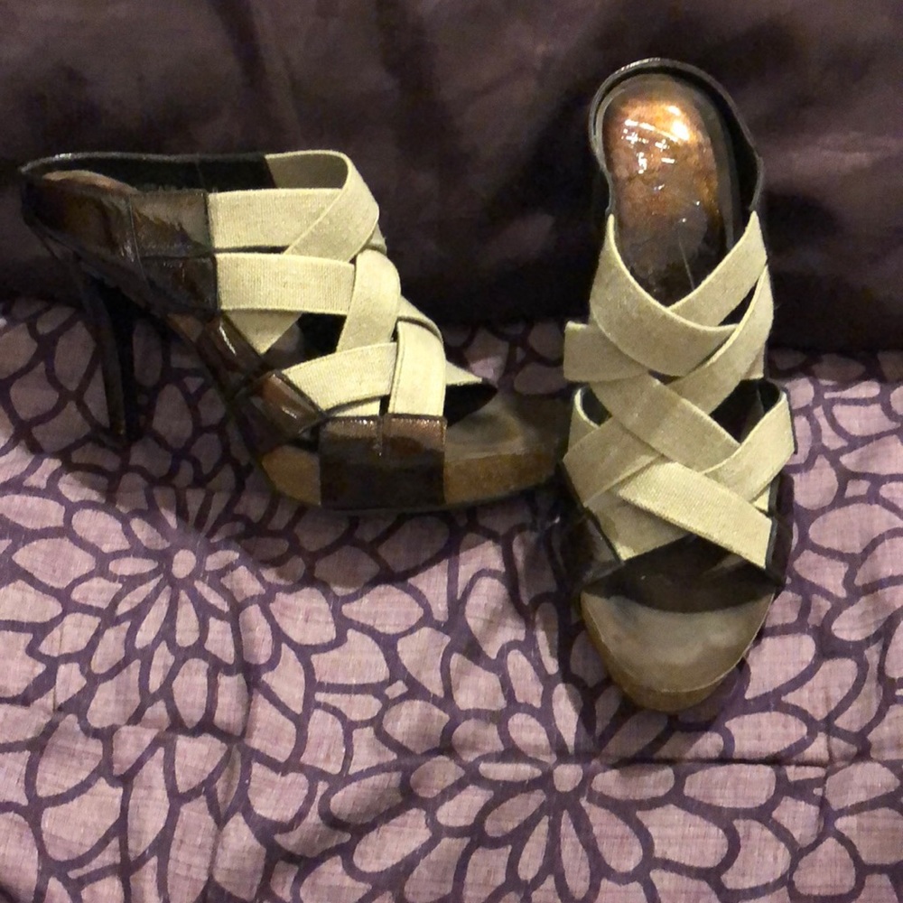 Donald j Pliner Grease tan strapy heals